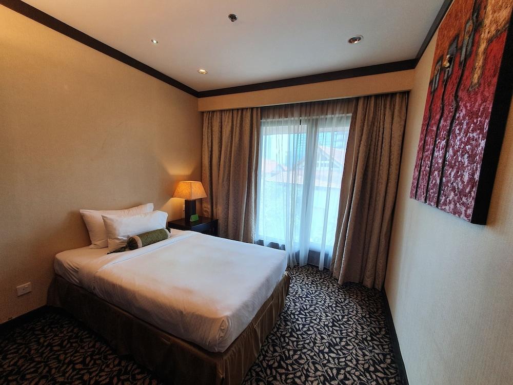 فندق ميكاسا أول سويتس كوالالمبور المظهر الخارجي الصورة A bedroom at the hotel