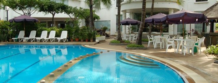 فندق ميكاسا أول سويتس كوالالمبور المظهر الخارجي الصورة The pool at the hotel